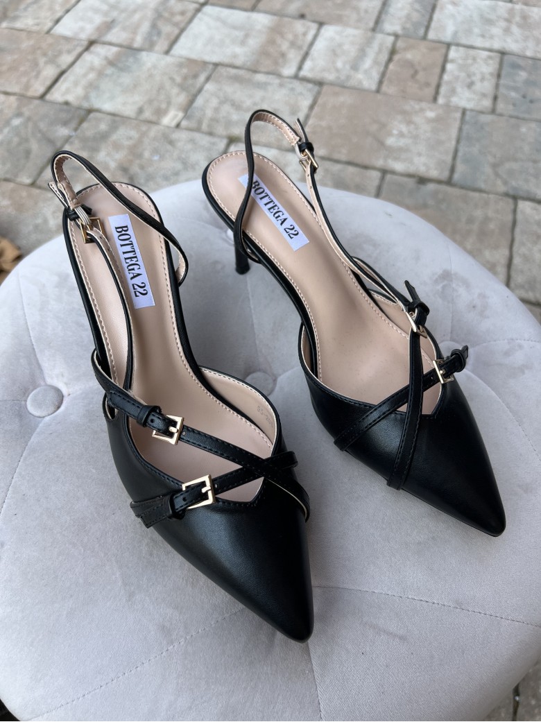 Decoltè slingback con fibbiette neri
