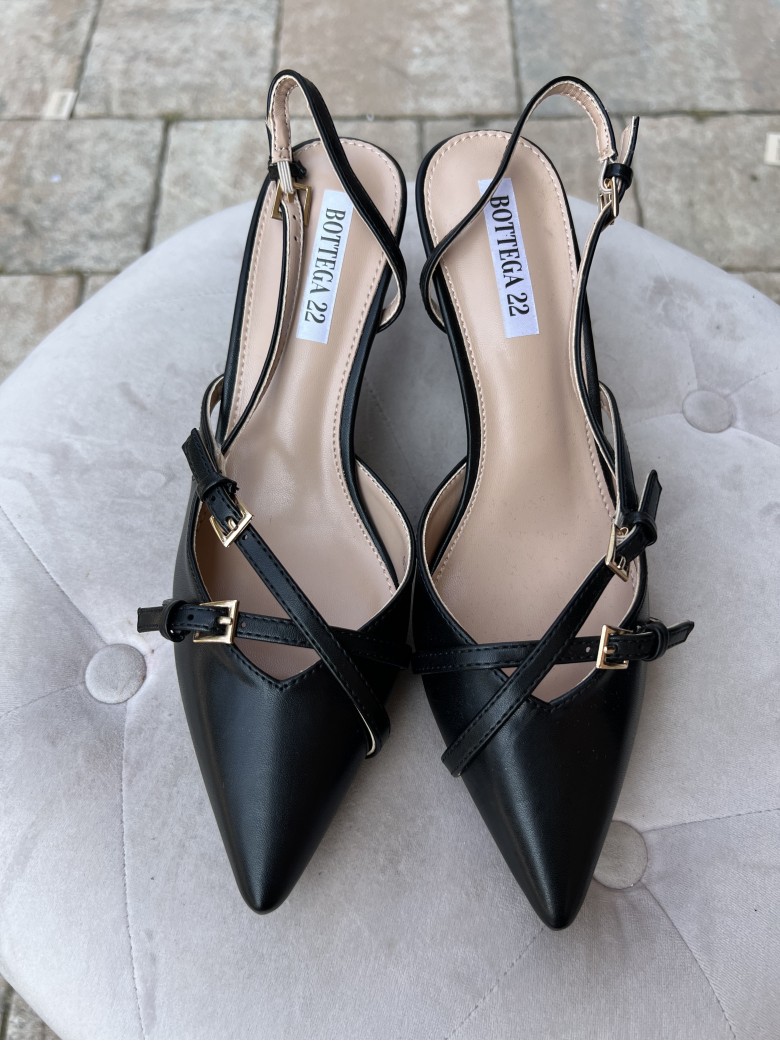 Decoltè slingback con fibbiette neri