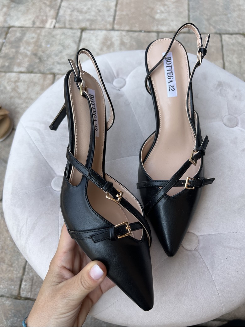 Decoltè slingback con fibbiette neri