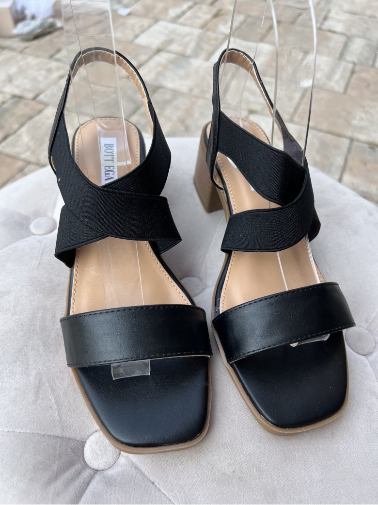 Sandali tacco largo cinturini elastici neri