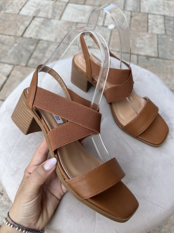 Sandali tacco largo cinturini elastici camel