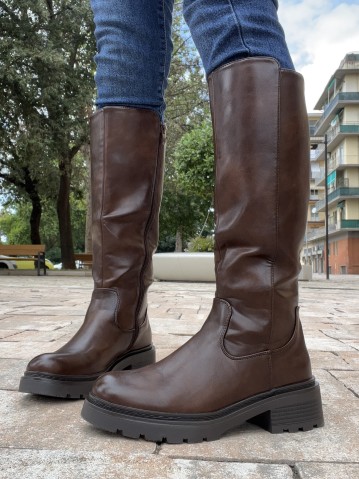 Stivali alti MARRONI