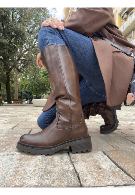 Stivali alti MARRONI