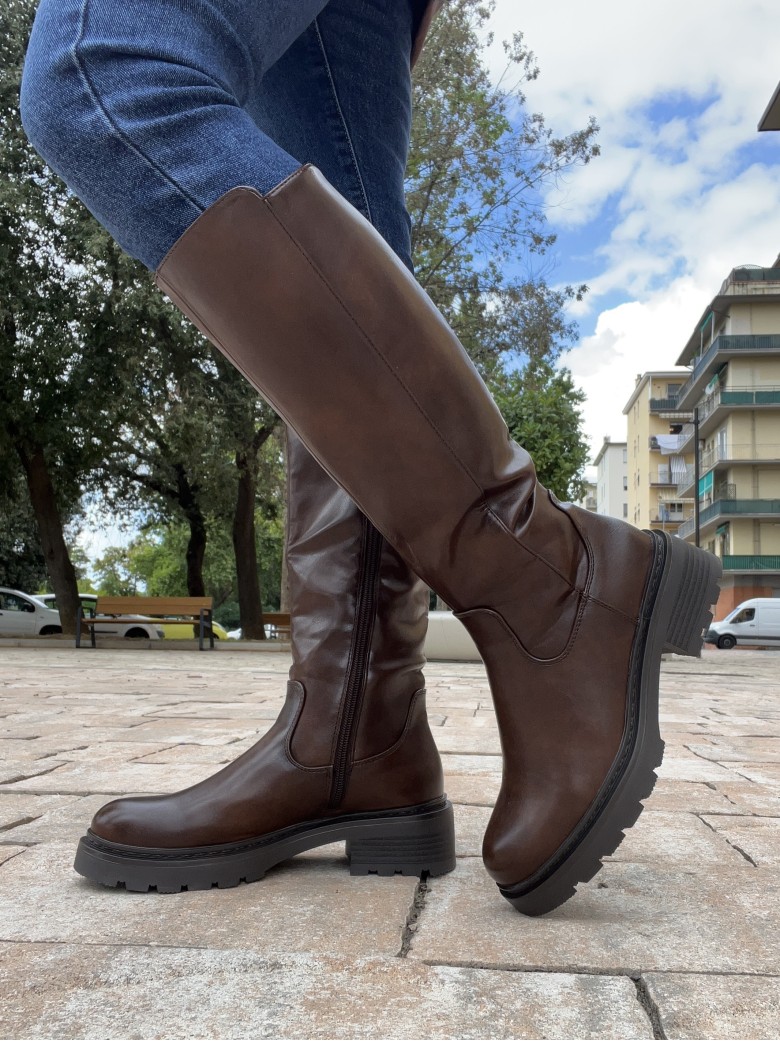 Stivali alti MARRONI