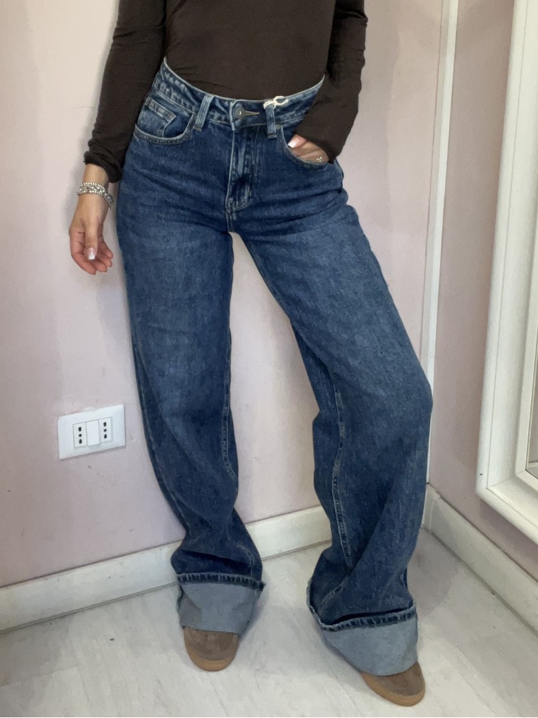 Jeans larghi con risvolto