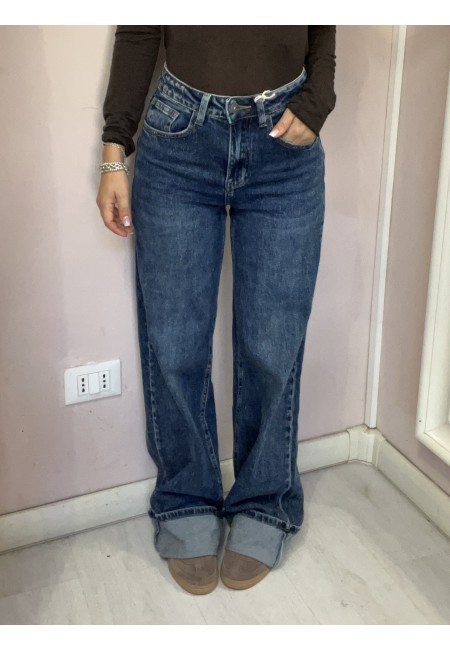 Jeans larghi con risvolto