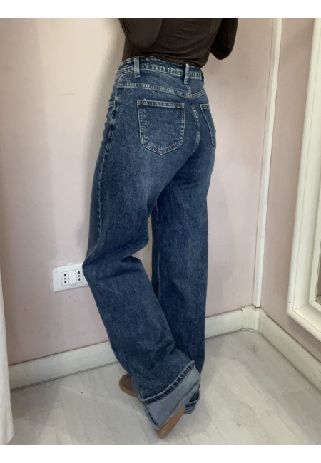 Jeans larghi con risvolto