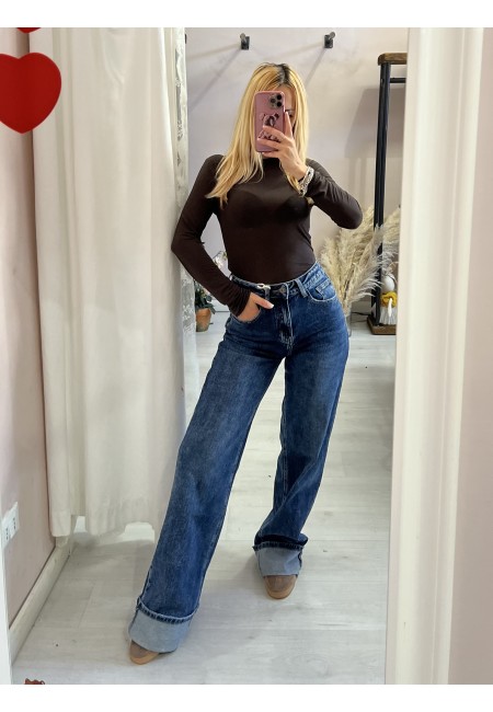 Jeans larghi con risvolto