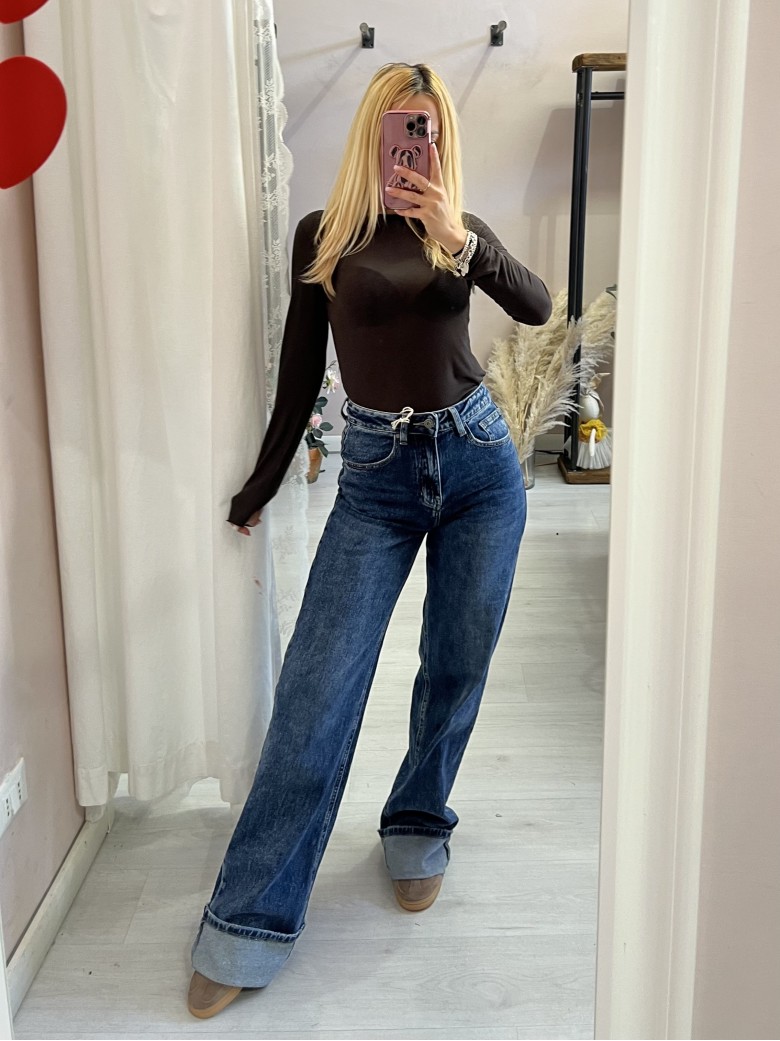 Jeans larghi con risvolto