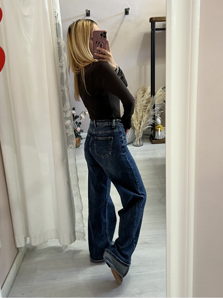 Jeans larghi con risvolto