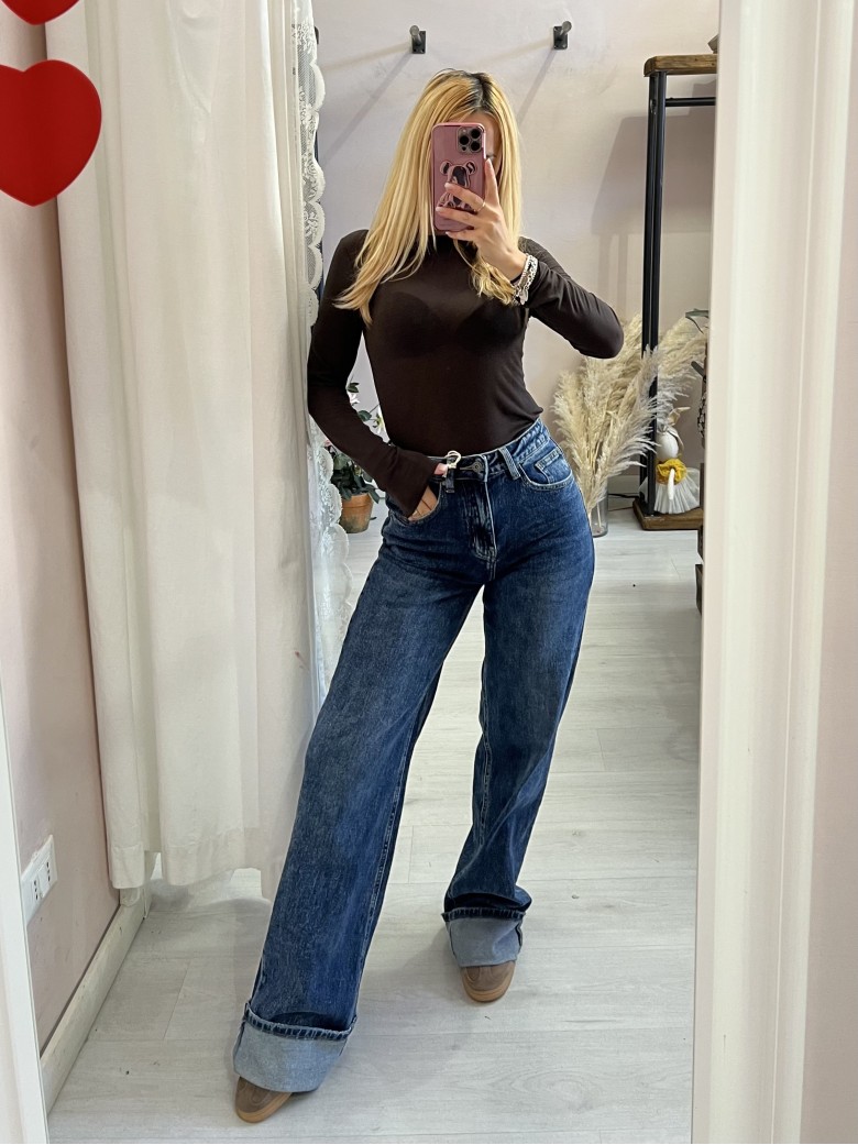 Jeans larghi con risvolto