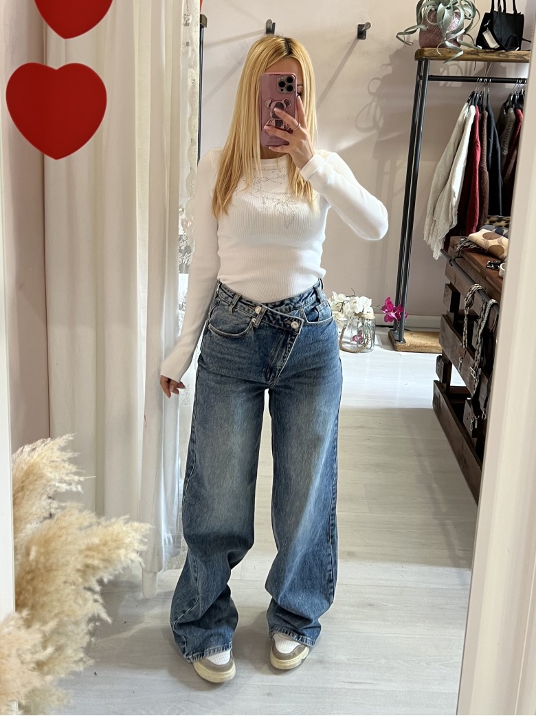 Jeans larghi chiusura incrociata asimmetrica