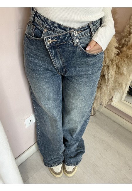 Jeans larghi chiusura incrociata asimmetrica