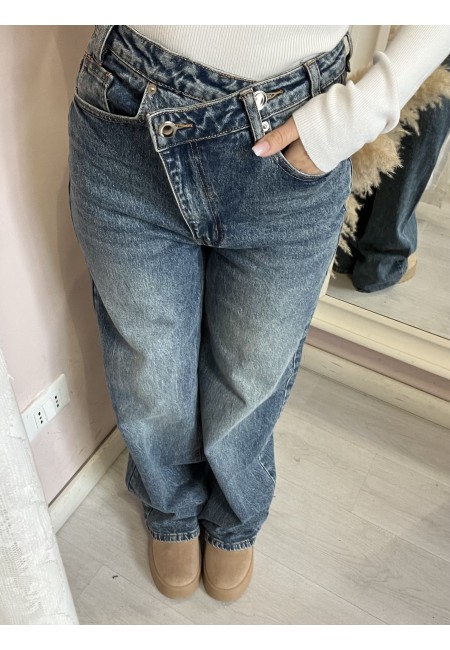 Jeans larghi chiusura incrociata asimmetrica