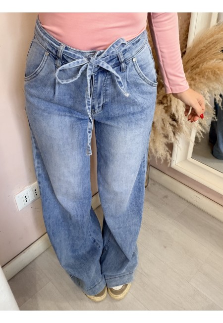 Jeans larghi con laccino