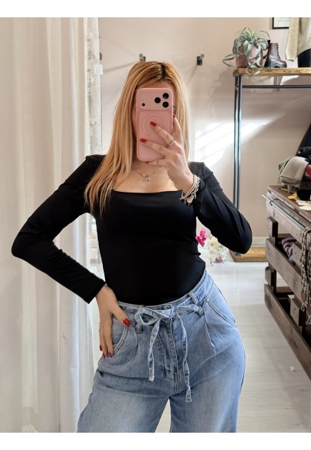 Maglia scollo quadrato nera