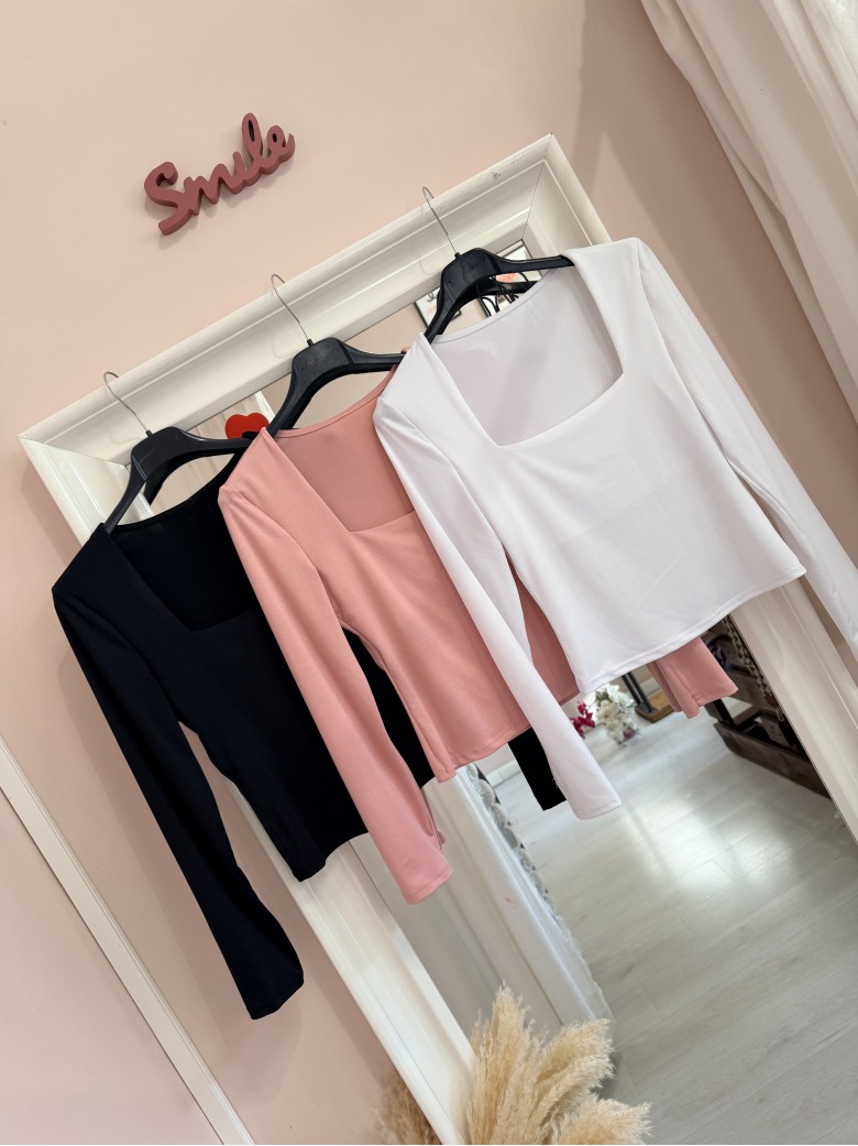 Maglia scollo quadrato nera