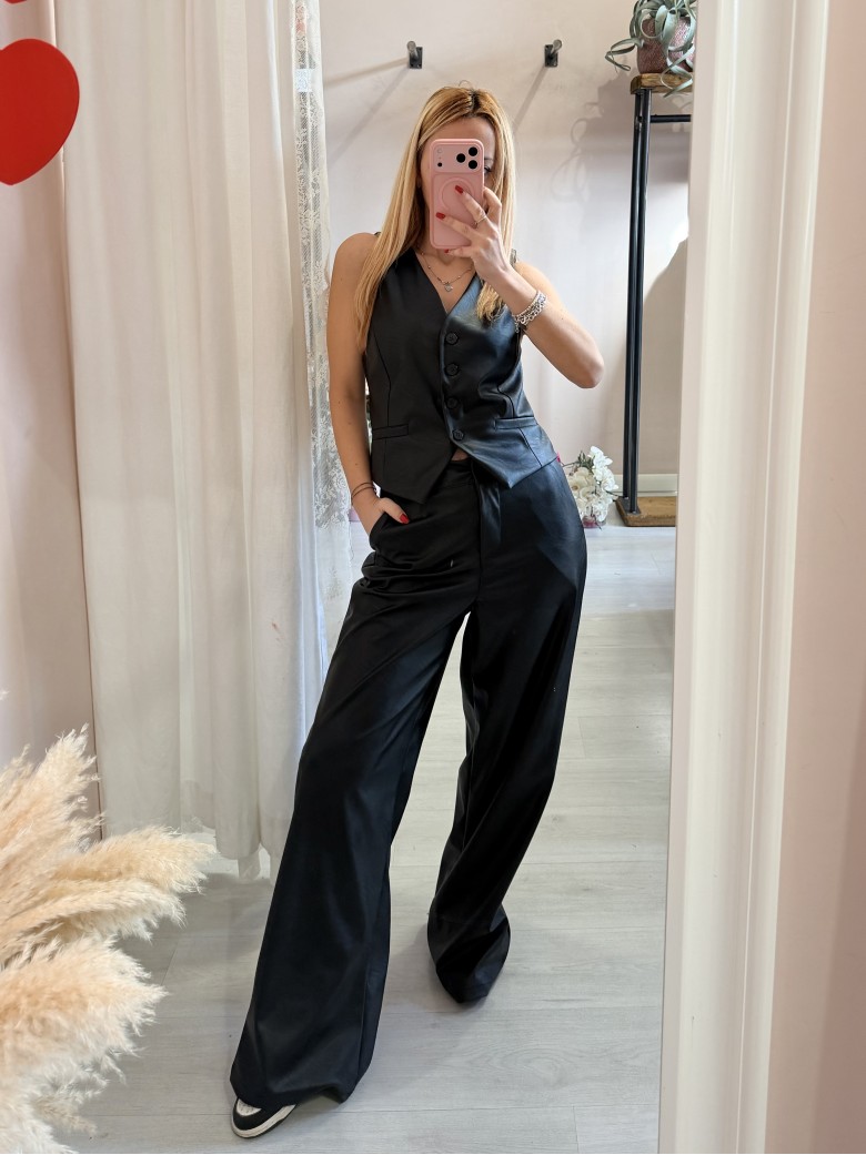 Pantaloni in pelle larghi