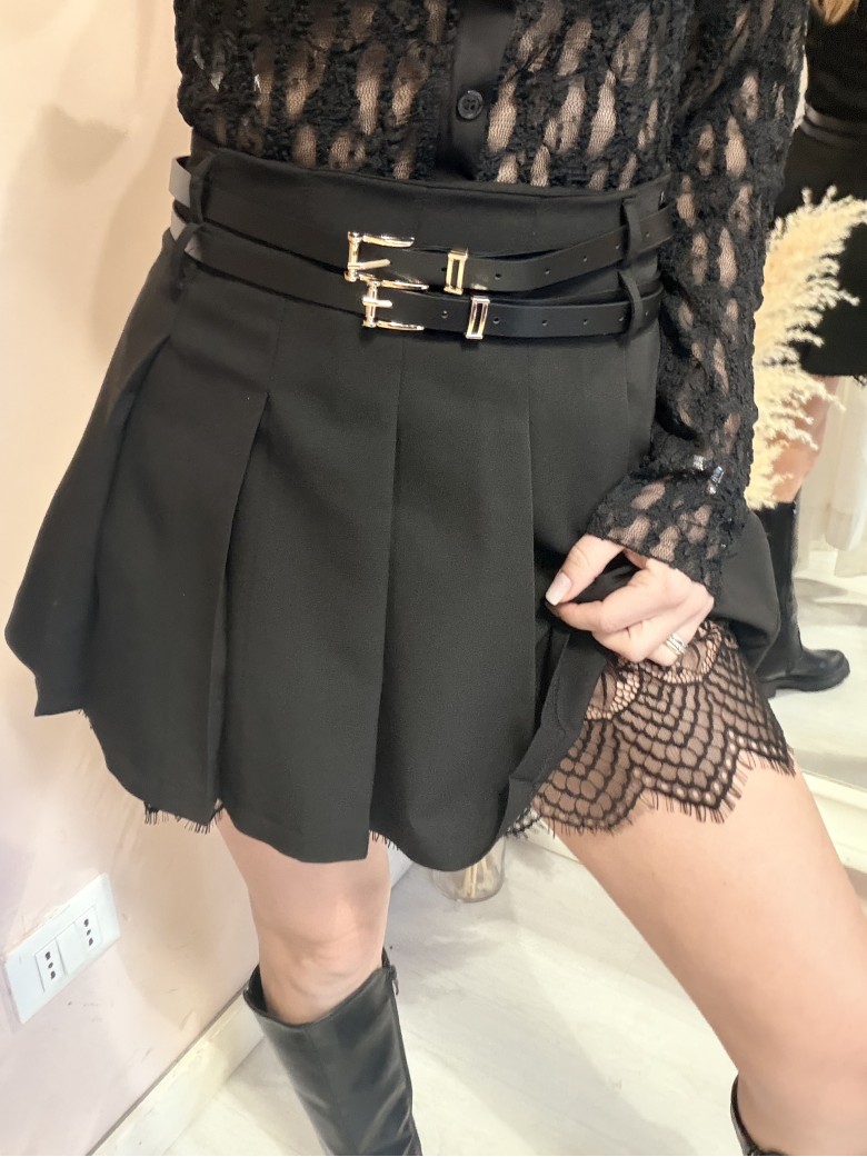 Gonna a pieghe con bordo in pizzo nera