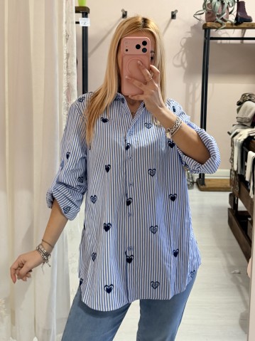 Camicia a righe azzurre con CUORICINI
