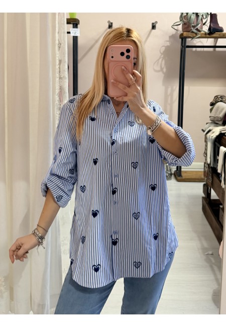 Camicia a righe azzurre con CUORICINI