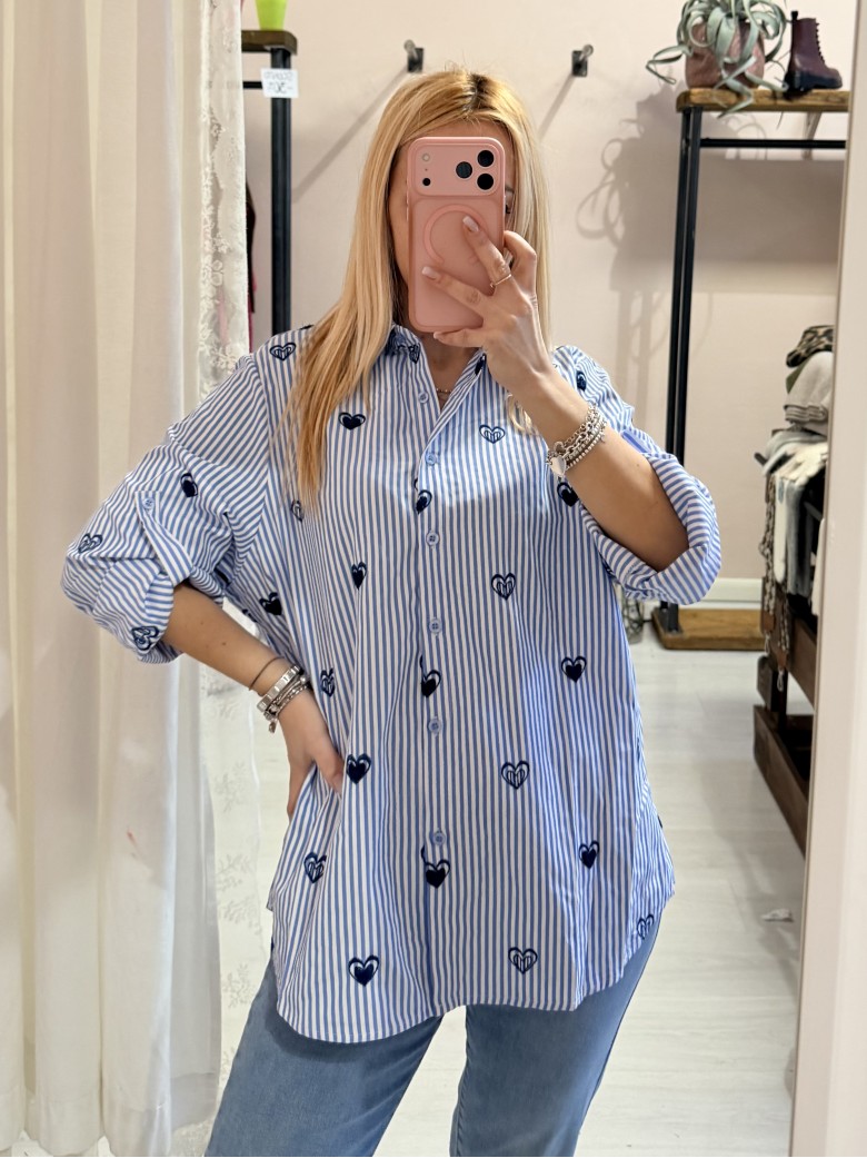Camicia a righe azzurre con CUORICINI