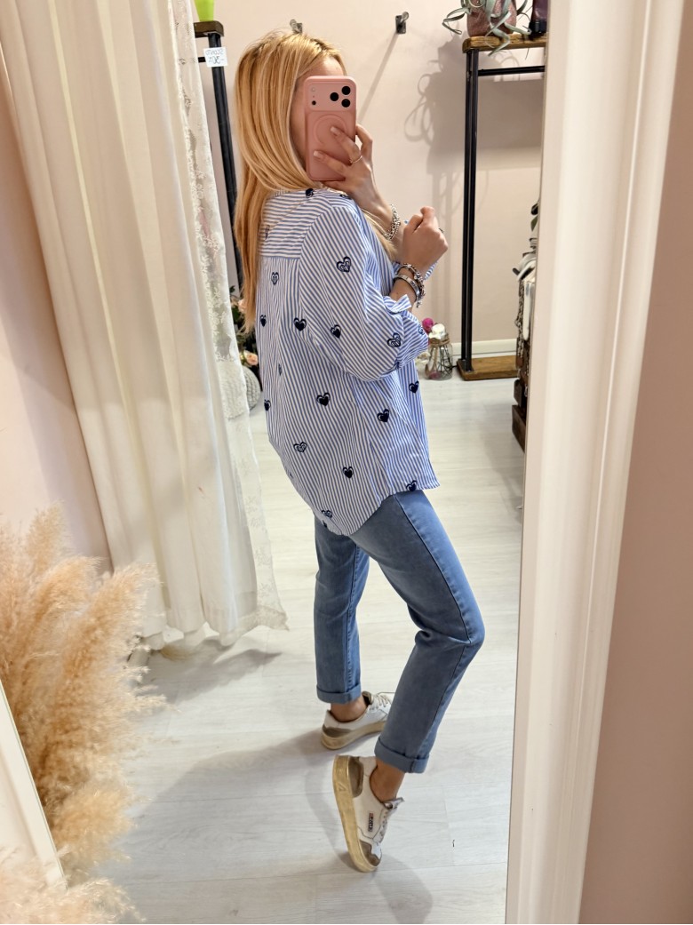 Camicia a righe azzurre con CUORICINI