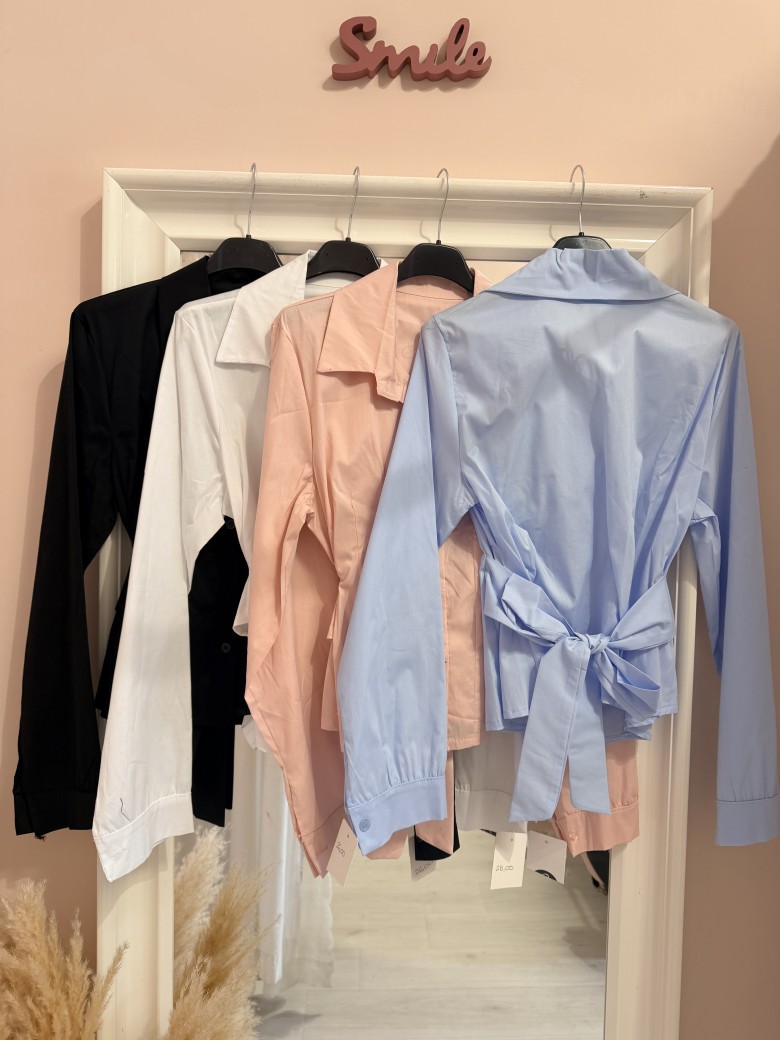 Camicia FIOCCO nella schiena nera