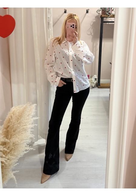 Camicia bianca con CUORICINI rossi
