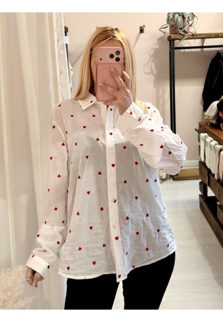 Camicia bianca con CUORICINI rossi