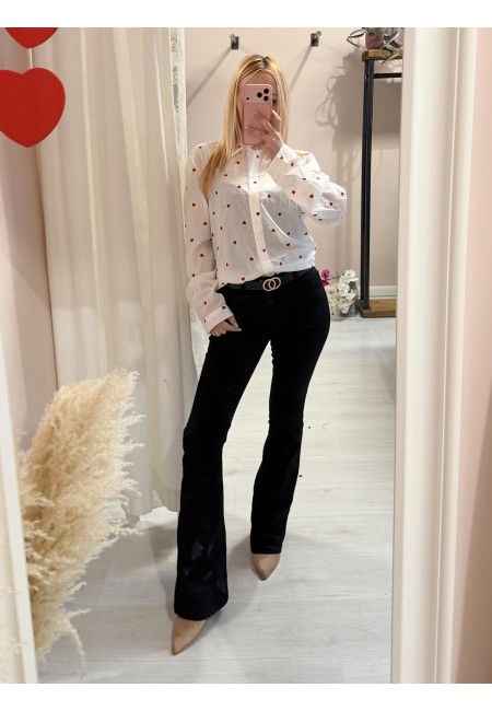 Camicia bianca con CUORICINI rossi