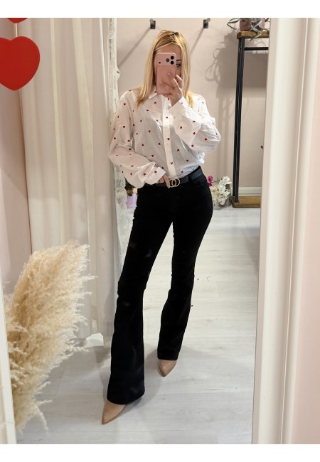 Camicia bianca con CUORICINI rossi