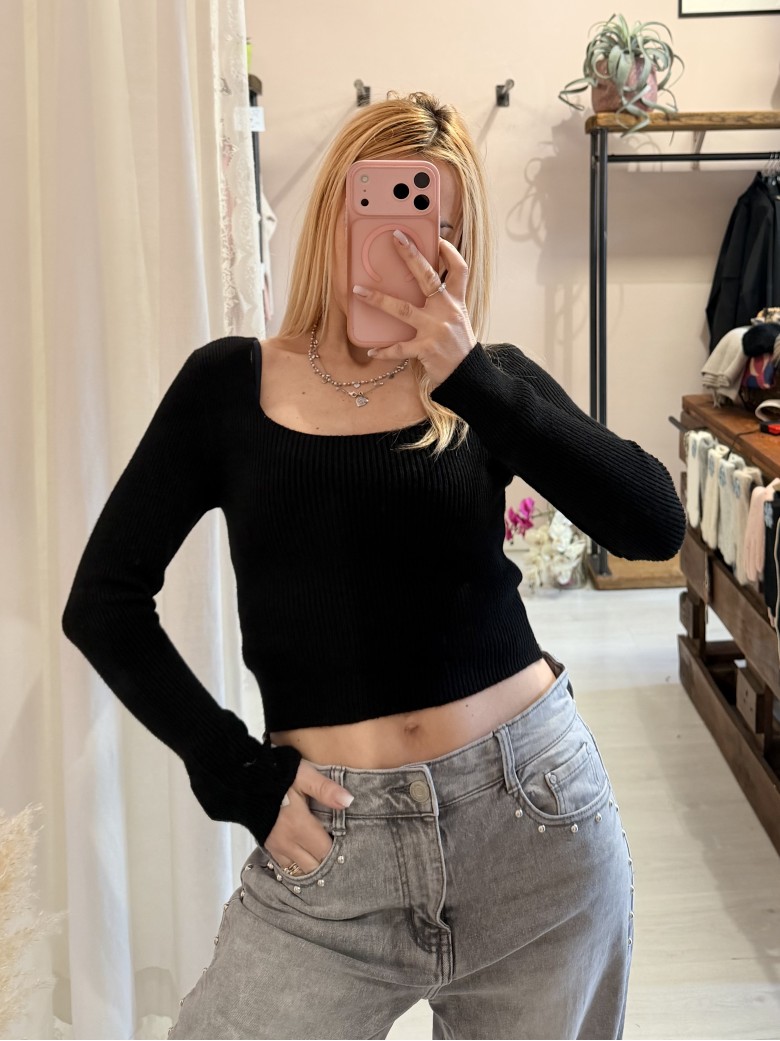 Maglioncino corto scollo quadrato nero
