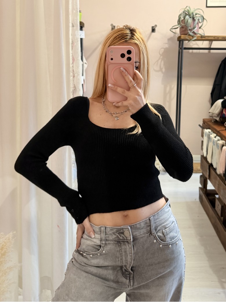 Maglioncino corto scollo quadrato nero