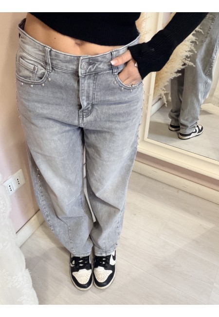 Jeans balloon grigi con borchiette