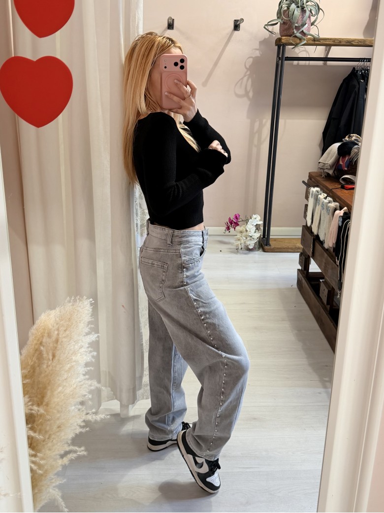 Jeans balloon grigi con borchiette