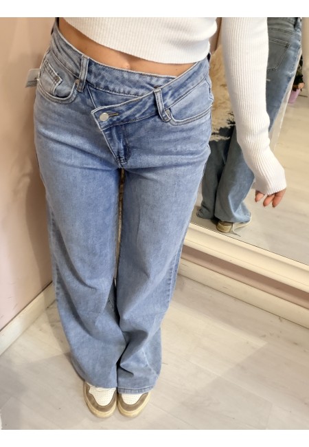 Jeans larghi chiusura asimmetrica