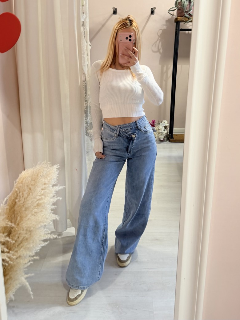 Jeans larghi chiusura asimmetrica