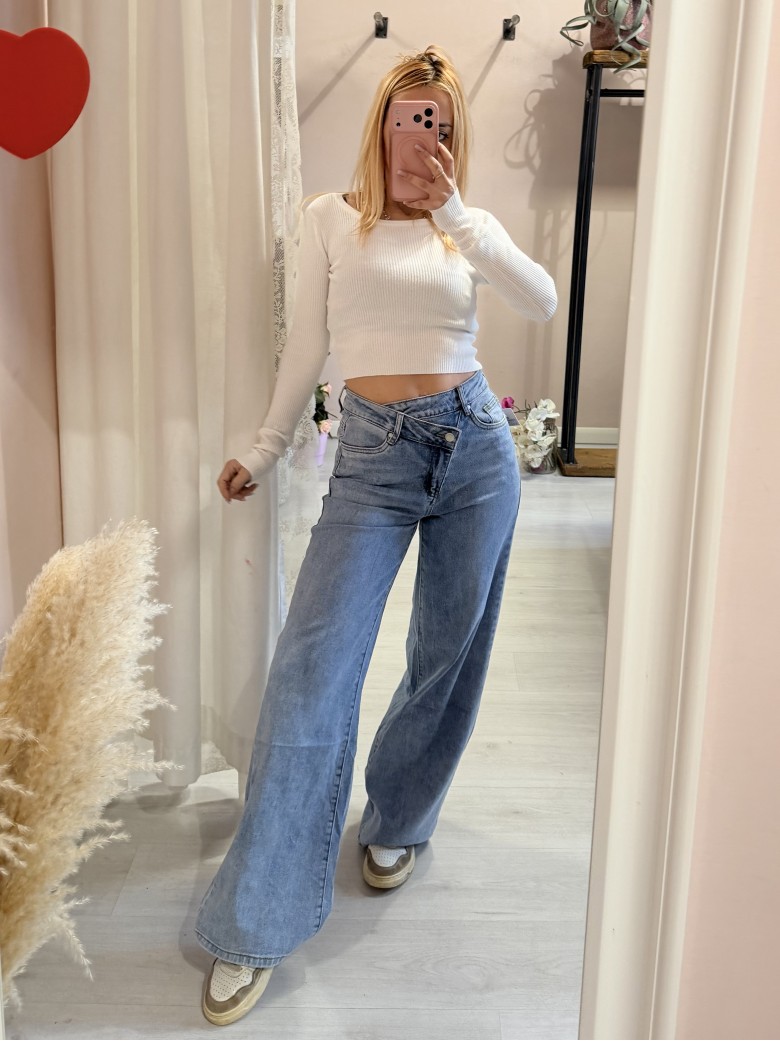 Jeans larghi chiusura asimmetrica