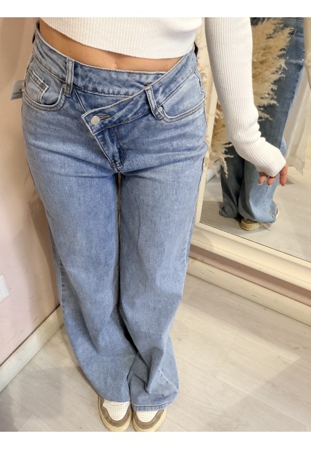 Jeans larghi chiusura asimmetrica