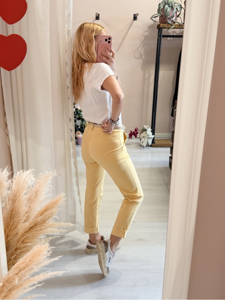 Pantaloni a sigaretta gialli