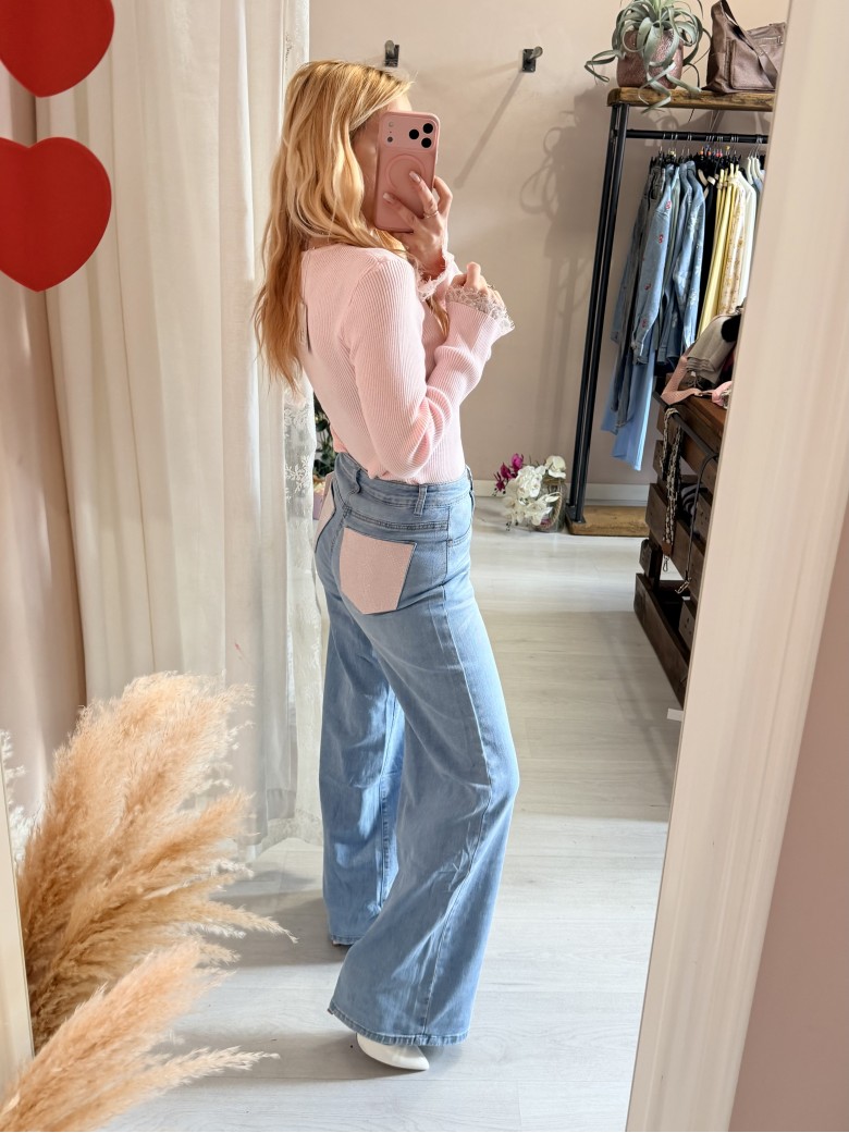 Jeans larghi con tasche dietro in STRASS ROSA