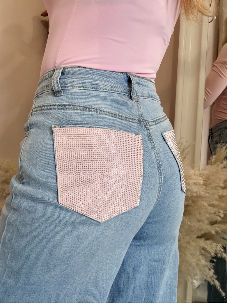 Jeans larghi con tasche dietro in STRASS ROSA