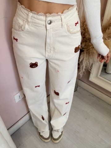 Jeans con pizzo e orsetti color burro