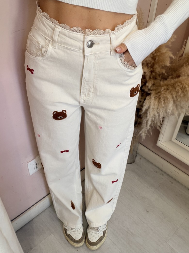 Jeans con pizzo e orsetti color burro