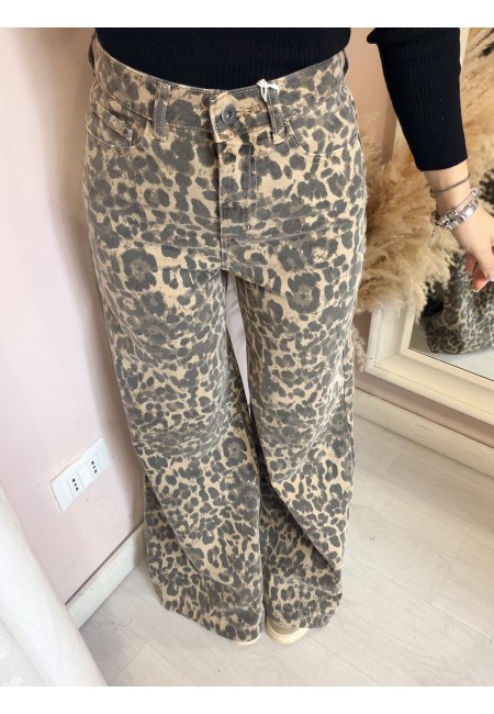 Jeans leopardati a palazzo