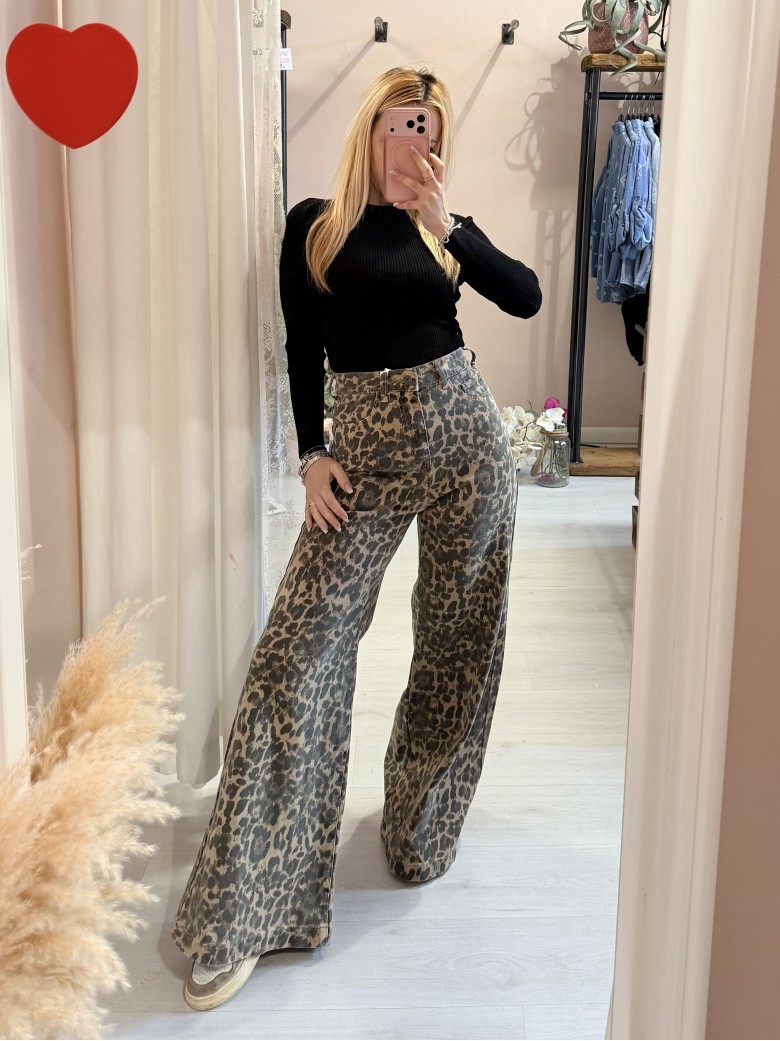 Jeans leopardati a palazzo