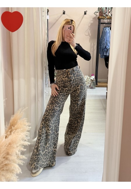 Jeans leopardati a palazzo