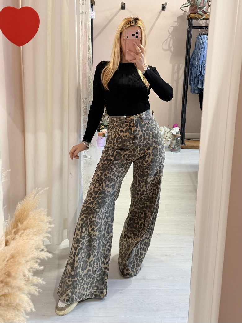 Jeans leopardati a palazzo