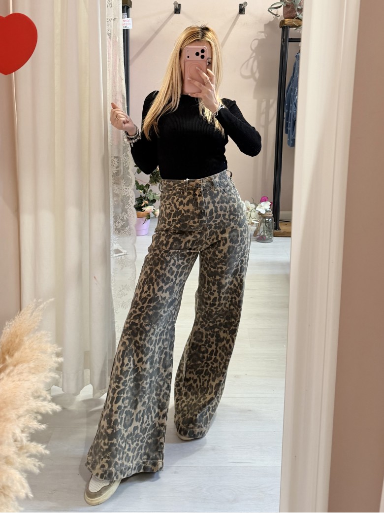 Jeans leopardati a palazzo
